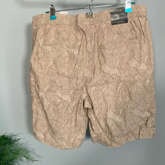 Banana Republic Palm Print Deck Short Slim Fit Brown Size L NWT - Picture 3 of 7